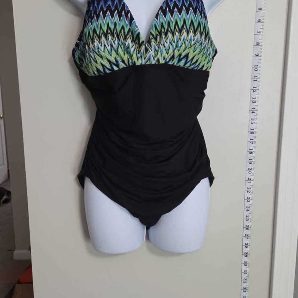 Dana Buchman Black and Blue Patterned One-Piece Swimsuit‎